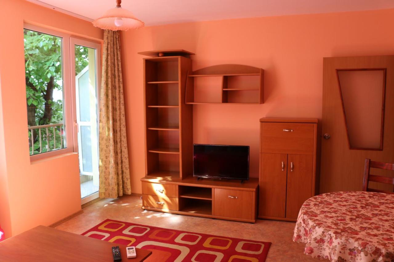 City Stay In Varna Bagian luar foto