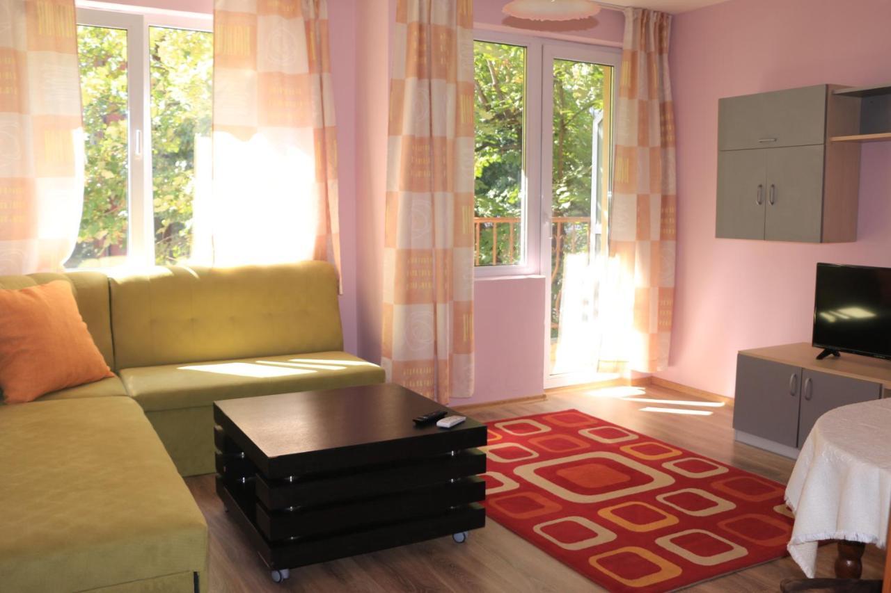 City Stay In Varna Bagian luar foto