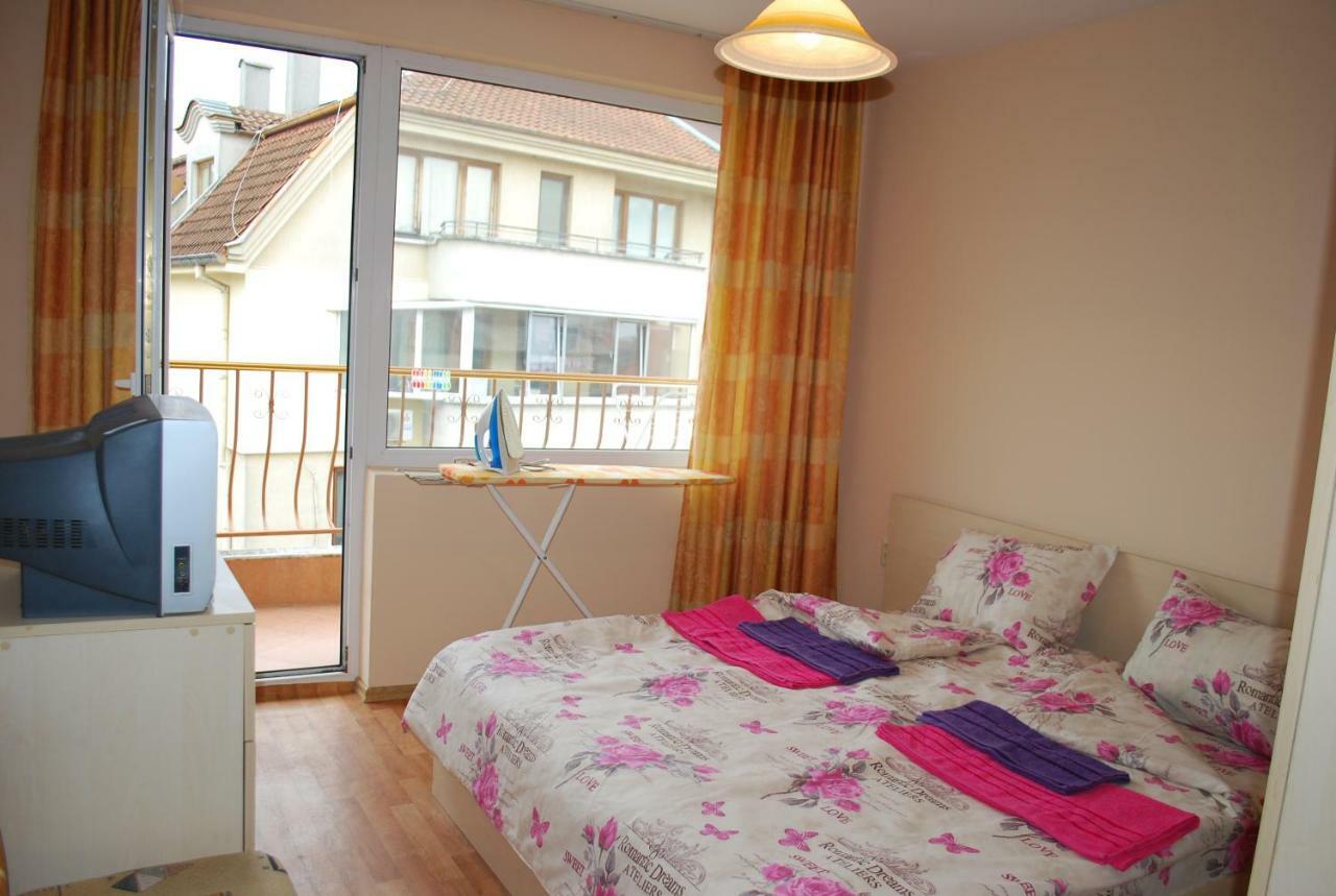 City Stay In Varna Bagian luar foto