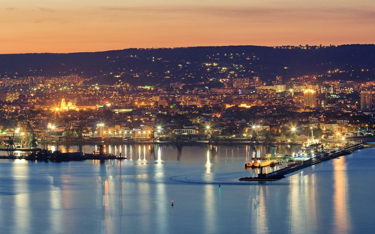 City Stay In Varna Bagian luar foto