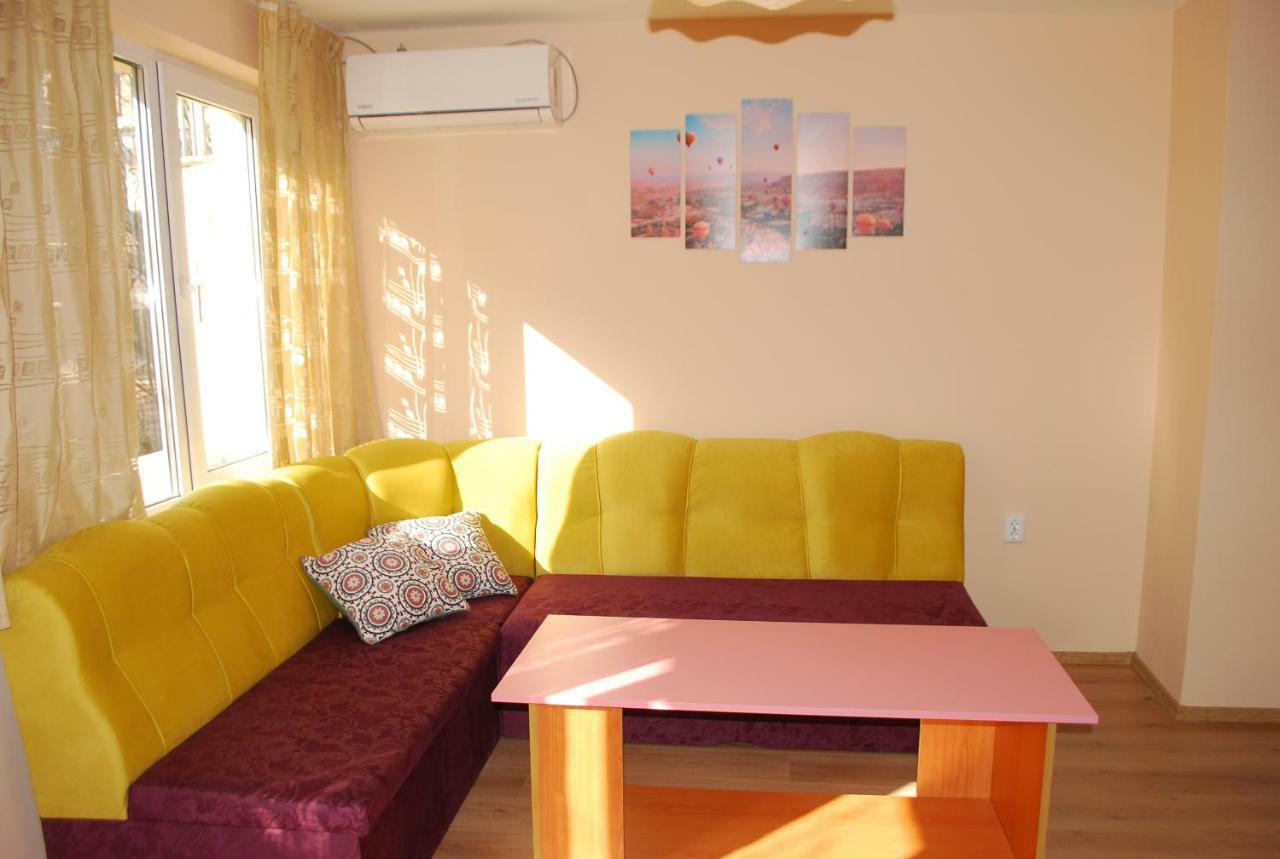 City Stay In Varna Bagian luar foto