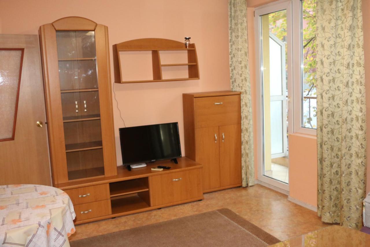 City Stay In Varna Bagian luar foto